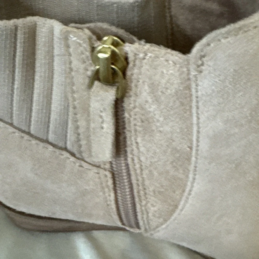 TOMS Women's Sadie Wedge Bootie Almond Shape Toe Oatmeal Suede Side Zip 6